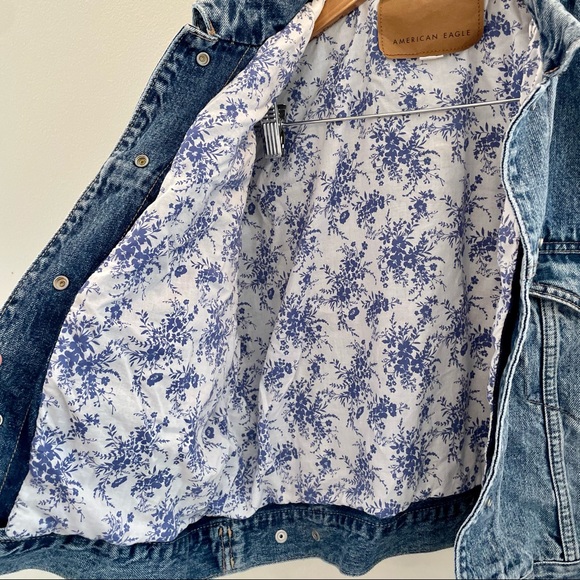 American Eagle Oversized Floral Cropped Jean Jacket - Picture 8 of 9